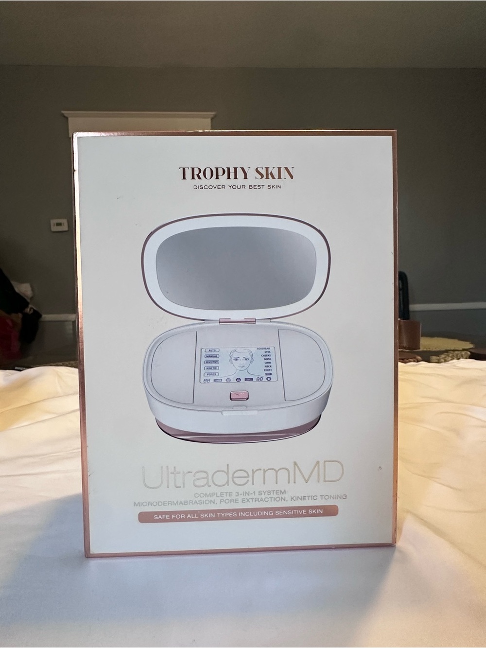 Trophy Skin UltradermMD Facial Skincare Device - White/Pink